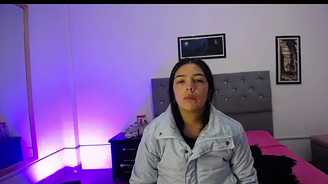 Esmeraldaa- online show from September 2025 03:52:02 AM