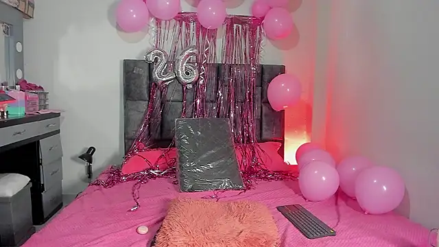 Esmeraldaa- online show from February 2026 04:07:01 AM