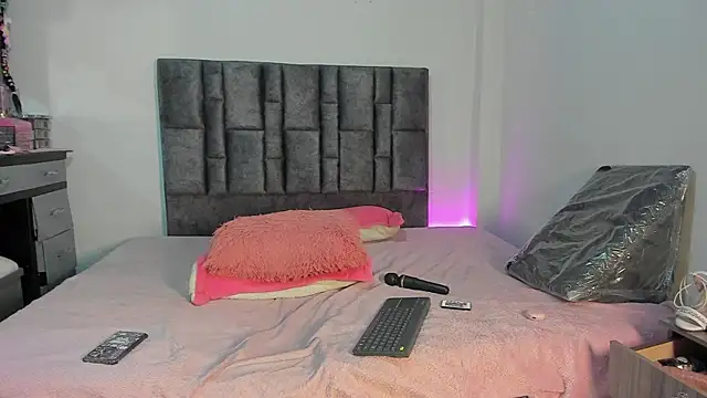 Esmeraldaa- online show from April 2026 06:02:02 AM