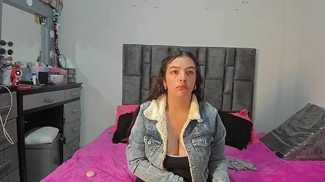 Snapshot of Esmeraldaa- chatting on April 2026 07:45:01 AM Esmeraldaa- online show from April 2026 07:45:01 AM