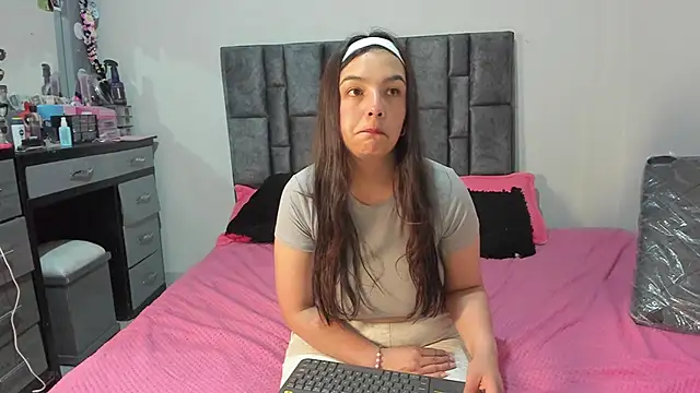 Snapshot of Esmeraldaa- chatting on May 2026 05:36:02 AM Esmeraldaa- online show from May 2026 05:36:02 AM