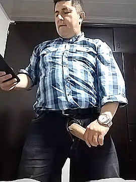 BigCristh79 online show from October 2025 08:17:01 PM