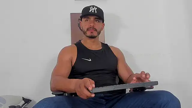 Snapshot of magnusclark chatting on June 2026 12:21:02 PM magnusclark online show from June 2026 12:21:02 PM