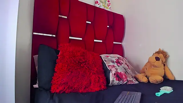 Camila hot ts online show from October 2025 04:52:02 PM