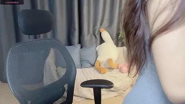 Yin-LL online show from September 2025 05:07:01 PM