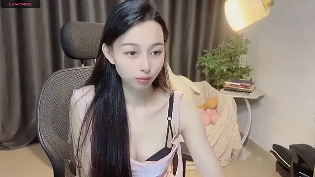 Yin-LL online show from October 2025 03:33:01 PM