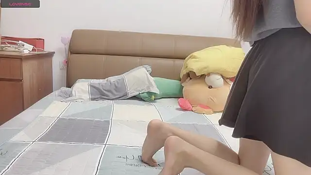 Yin-LL online show from October 2025 04:41:02 PM