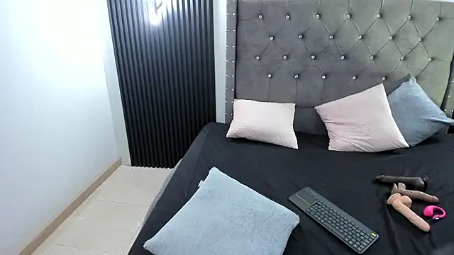 Snapshot of Scarbadgirl_ chatting on November 2025 03:47:02 PM Scarbadgirl online show from November 2025 03:47:02 PM