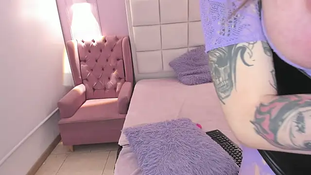 Snapshot of Scarbadgirl_ chatting on November 2025 04:01:01 AM Scarbadgirl online show from November 2025 04:01:01 AM