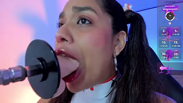 Snapshot of giselle_upp chatting on November 2025 03:48:01 AM giselle upp online show from November 2025 03:48:01 AM