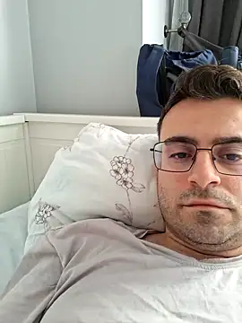 Snapshot of Obstacless chatting on February 2026 06:29:02 AM Obstacless online show from February 2026 06:29:02 AM