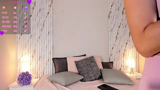 Snapshot of MissVioleet_ chatting on April 2026 04:59:02 PM MissVioleet online show from April 2026 04:59:02 PM