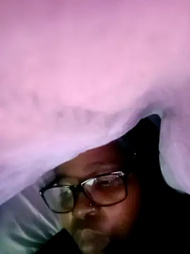 ShySexyBaddiexx online show from November 2025 01:32:01 PM