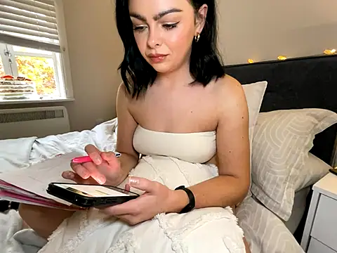 FrancescaXO online show from November 2025 02:40:02 PM