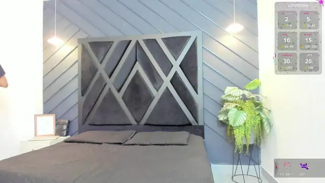 zoe martins  online show from September 2025 05:13:02 PM