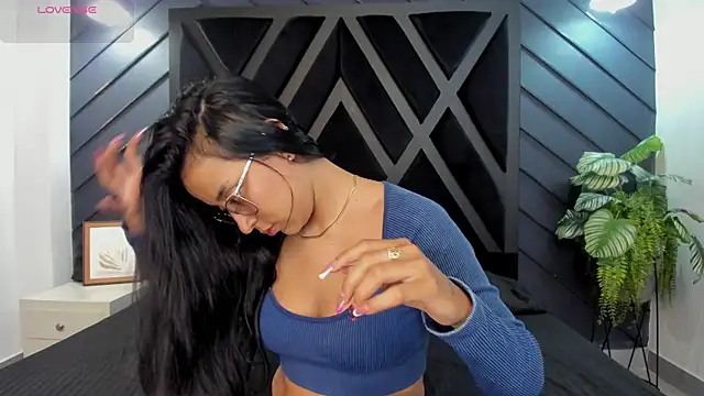 zoe martins  online show from November 2025 05:35:02 PM