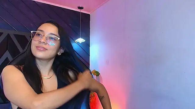 Snapshot of zoe_martins_ chatting on April 2026 05:28:01 PM zoe martins online show from April 2026 05:28:01 PM