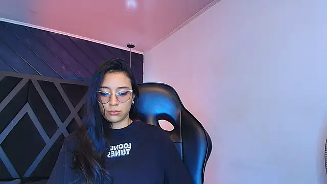 Snapshot of zoe_martins_ chatting on April 2026 01:21:01 PM zoe martins online show from April 2026 01:21:01 PM
