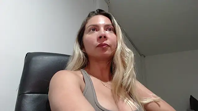 manelyk 17 online show from March 2026 11:10:01 PM