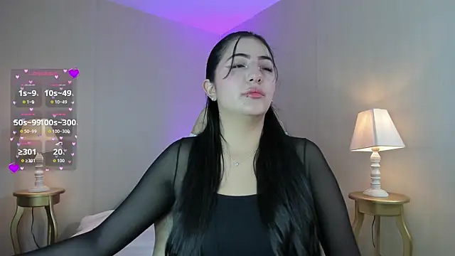 alessiafiore  online show from October 2025 01:06:02 PM