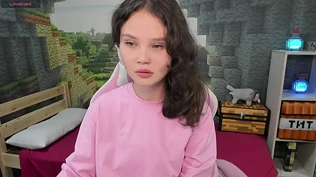 EmilyChaves online show from October 2025 06:19:02 PM