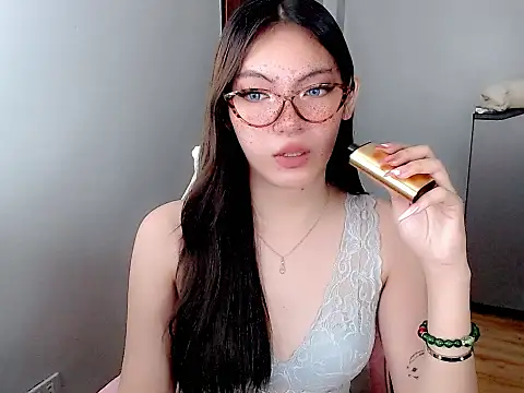 Snapshot of Miss_hornydolly chatting on March 2026 01:11:01 AM Miss hornydolly online show from March 2026 01:11:01 AM