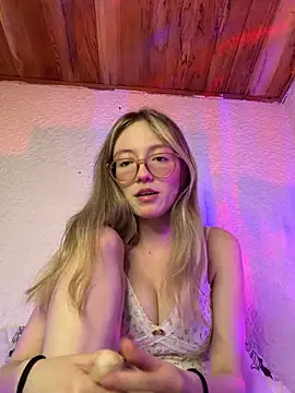 ReenKitty online show from March 2026 05:35:01 AM