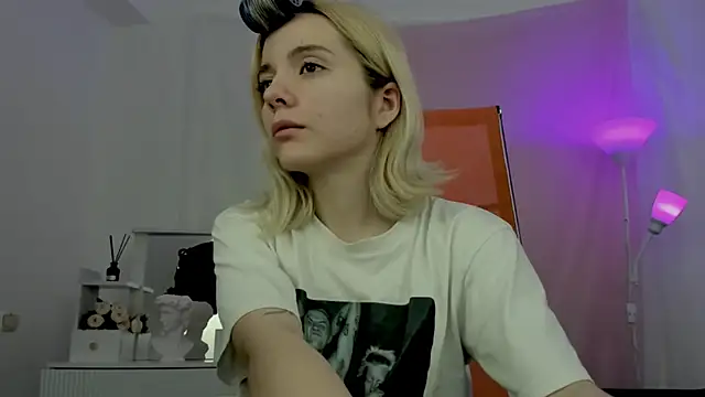 AuroraWrenfield online show from April 2026 12:44:02 AM