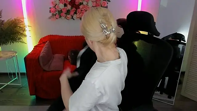 Snapshot of AuroraWrenfield chatting on May 2026 01:12:01 AM AuroraWrenfield online show from May 2026 01:12:01 AM