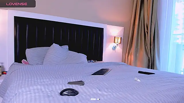 marrenaa online show from November 2025 06:13:02 AM