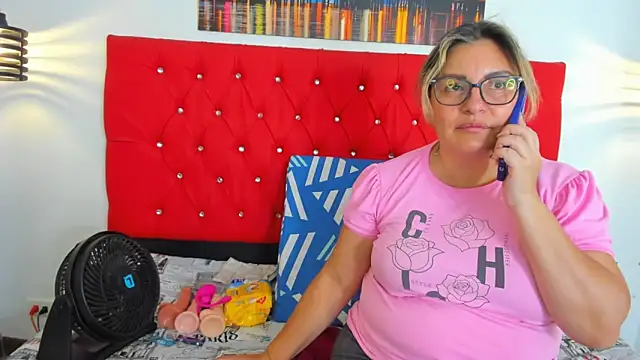 carolinacrus01 online show from September 2025 03:45:01 PM