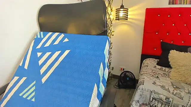 carolinacrus01 online show from September 2025 03:46:02 PM