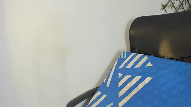 carolinacrus01 online show from September 2025 04:53:02 PM