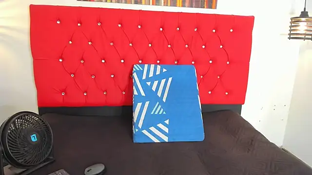 carolinacrus01 online show from September 2025 03:38:02 PM