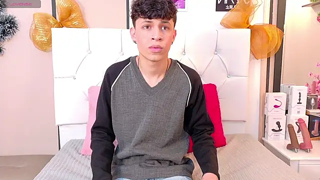 Axel  Evans online show from December 2025 01:04:02 PM