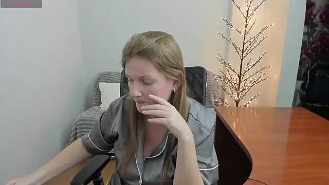 Snapshot of Alisha_Skyes chatting on December 2025 06:48:01 PM Alisha Skyes online show from December 2025 06:48:01 PM