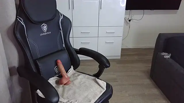 Milo9210 online show from October 2025 10:18:02 PM