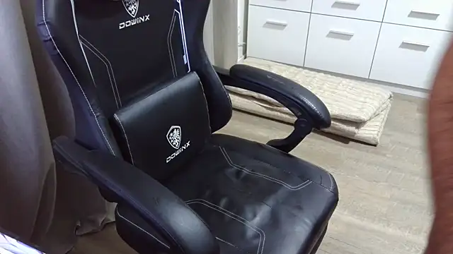 Milo9210 online show from November 2025 06:43:02 PM