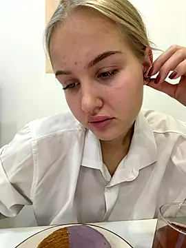 CandyVice online show from November 2025 05:13:02 PM