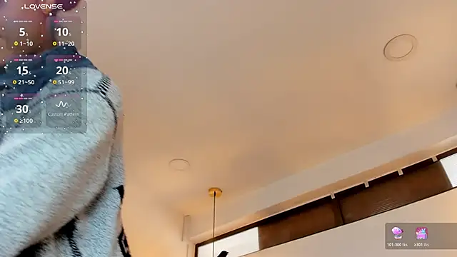 Hanna Cornee  online show from November 2025 02:08:02 PM