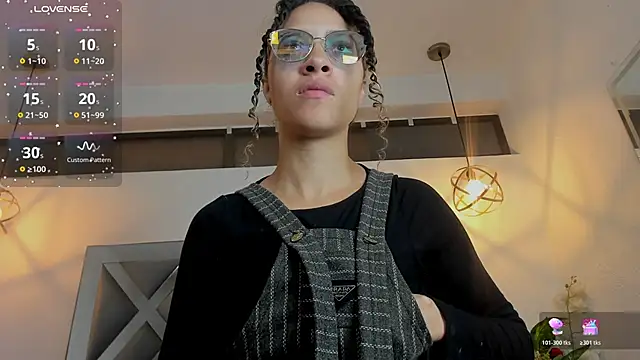 Hanna Cornee  online show from November 2025 01:36:01 PM