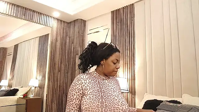 SheilaCoopers  online show from October 2025 12:23:01 PM