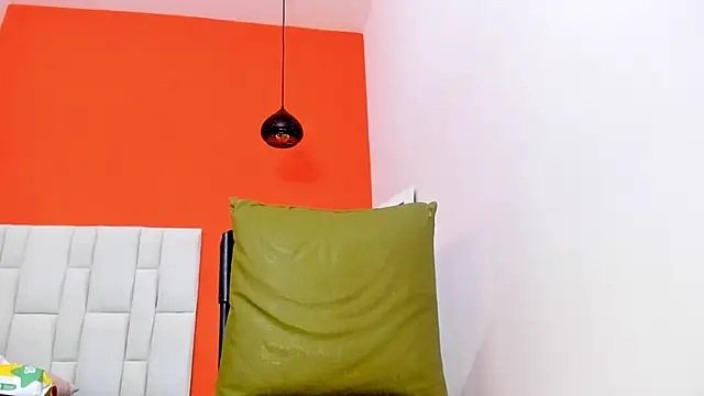 Roxan-hot69 online show from September 2025 07:15:02 PM