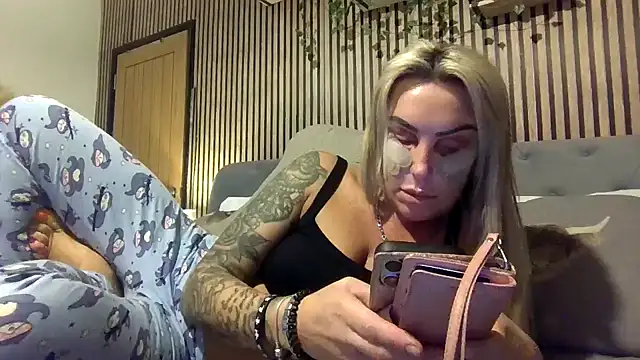 poppyinga1 online show from February 2026 10:00:02 PM