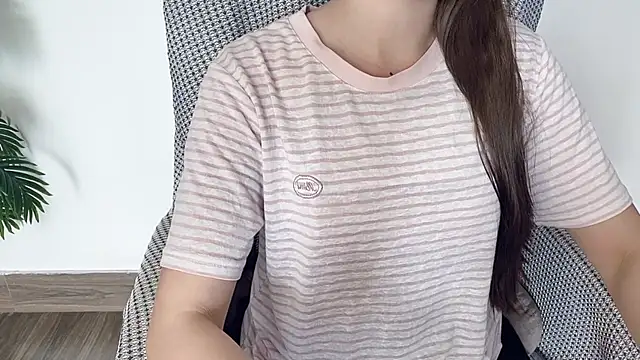 Snapshot of LiLi_Sweetie chatting on October 2025 04:49:02 AM LiLi Sweetie online show from October 2025 04:49:02 AM