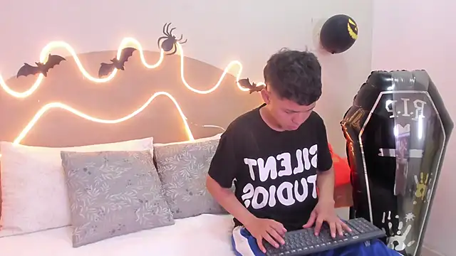 Enrrixxx  online show from October 2025 07:31:02 PM