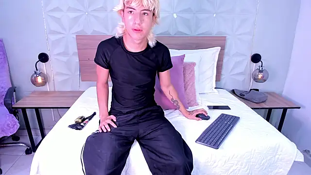 Snapshot of Enrrixxx_ chatting on February 2026 11:20:01 PM Enrrixxx online show from February 2026 11:20:01 PM