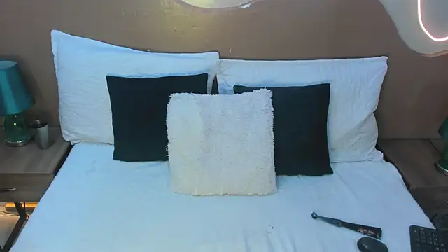 Enrrixxx  online show from April 2026 12:24:02 AM