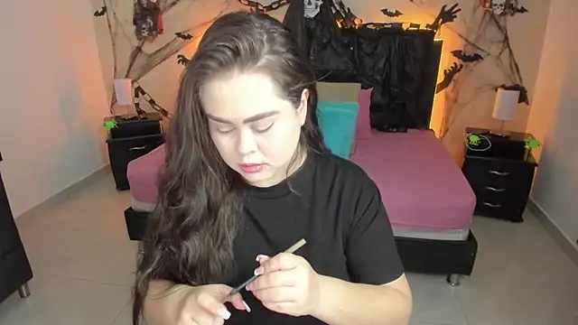 LolaVillalobos online show from October 2025 12:05:01 PM