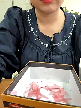 PhuongNhi21 online show from October 2025 04:13:02 AM